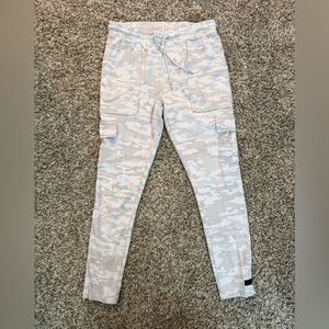 Alphalete Men’s Camo Cargo Joggers